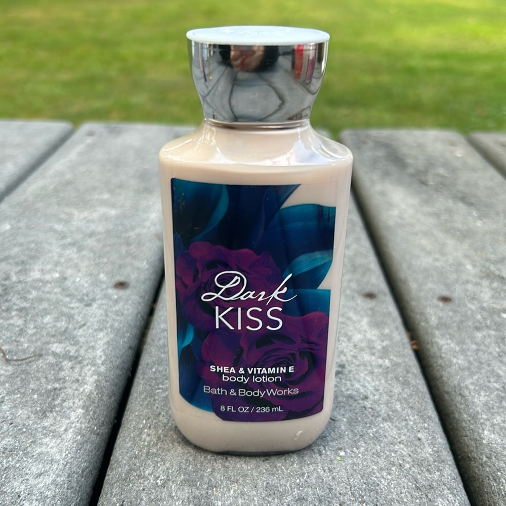 Dark kiss bath and body works